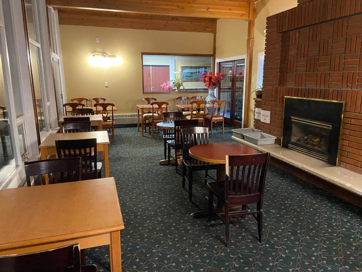 Grizz Hotel Revelstoke Eksteriør billede