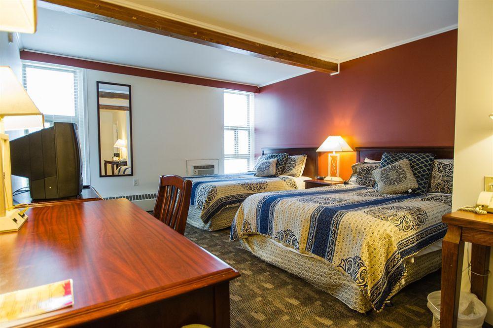 Grizz Hotel Revelstoke Eksteriør billede