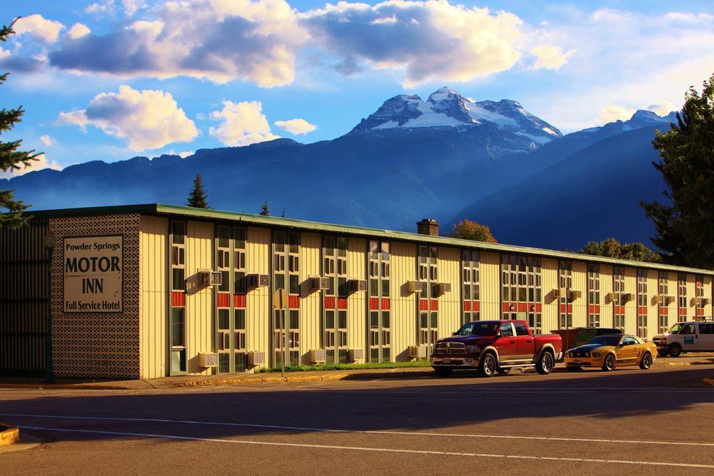Grizz Hotel Revelstoke Eksteriør billede