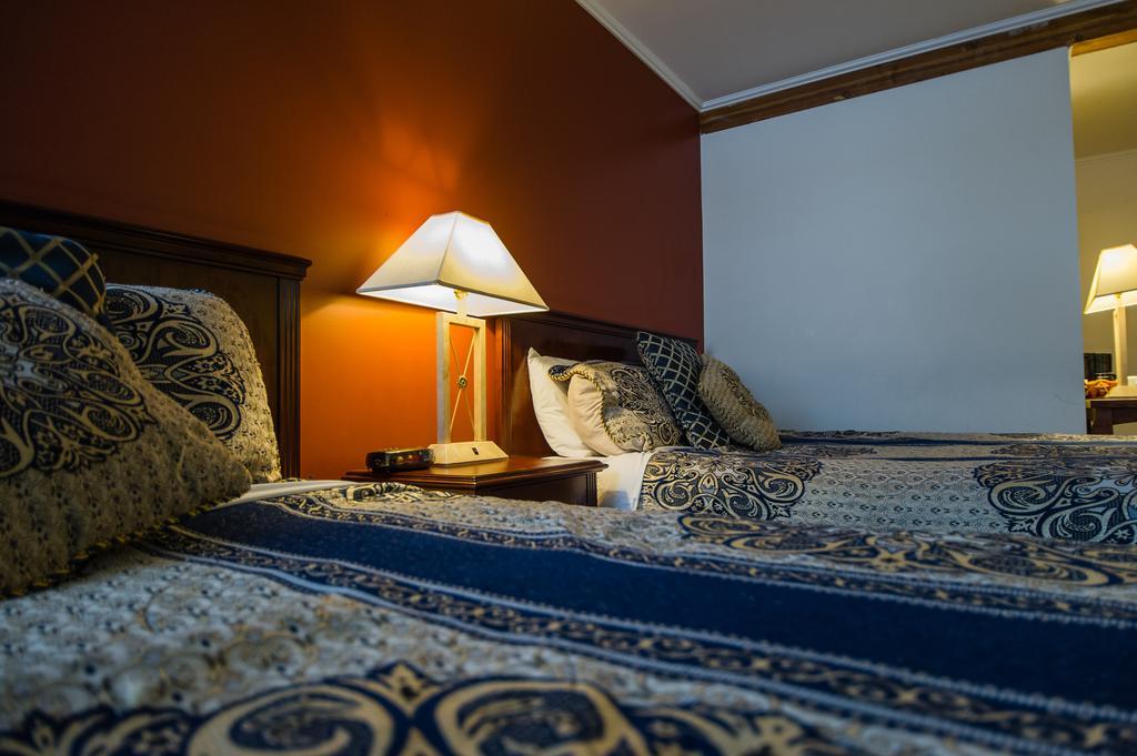 Grizz Hotel Revelstoke Eksteriør billede