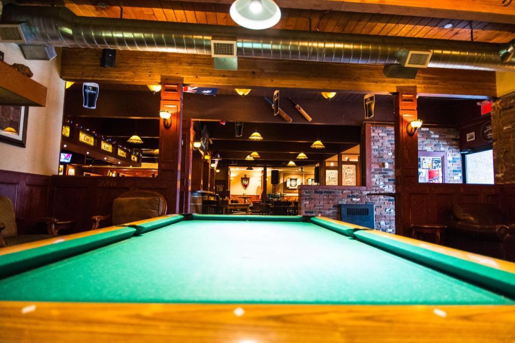 Grizz Hotel Revelstoke Værelse billede