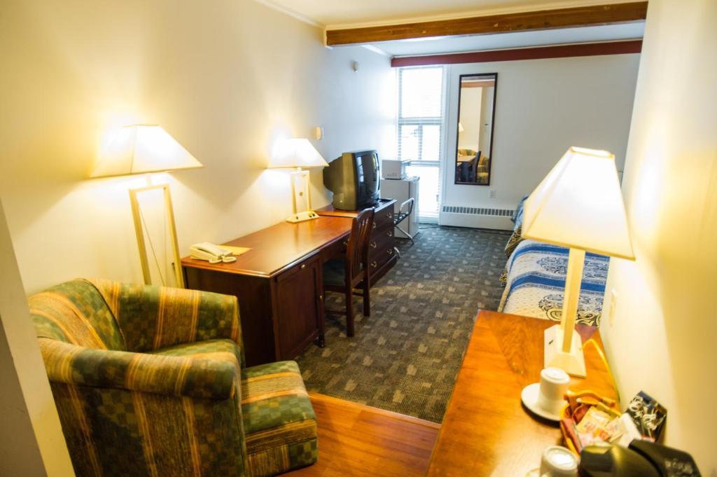 Grizz Hotel Revelstoke Værelse billede