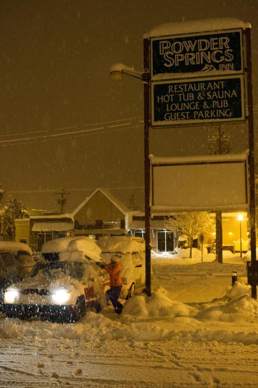 Grizz Hotel Revelstoke Eksteriør billede