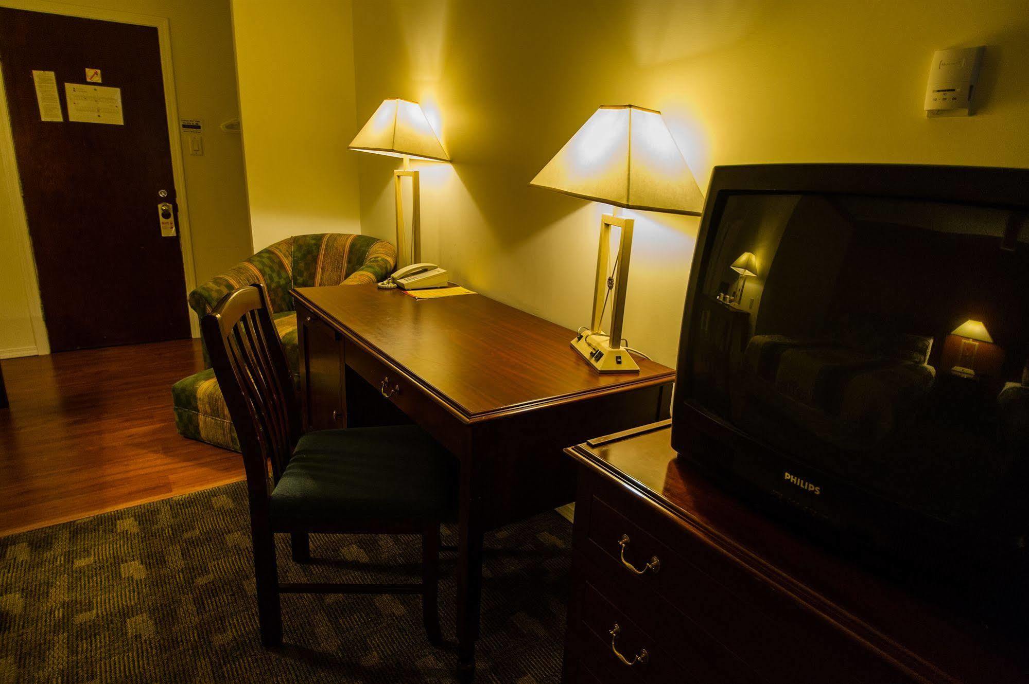Grizz Hotel Revelstoke Eksteriør billede