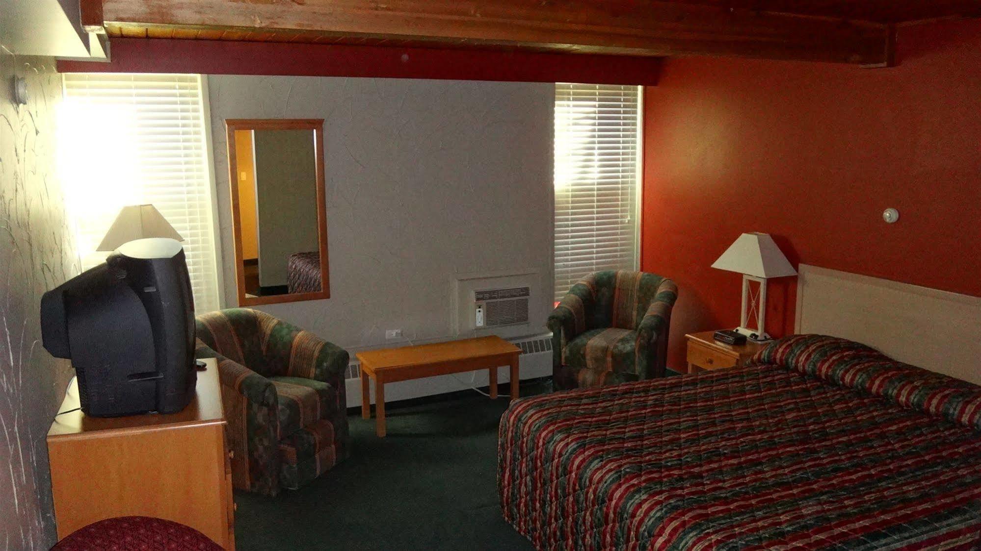 Grizz Hotel Revelstoke Eksteriør billede