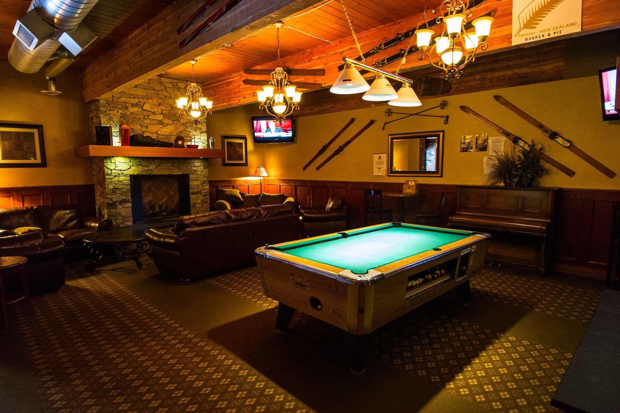 Grizz Hotel Revelstoke Eksteriør billede