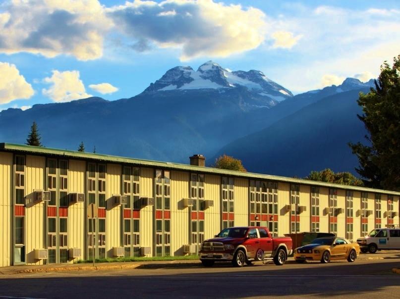 Grizz Hotel Revelstoke Eksteriør billede