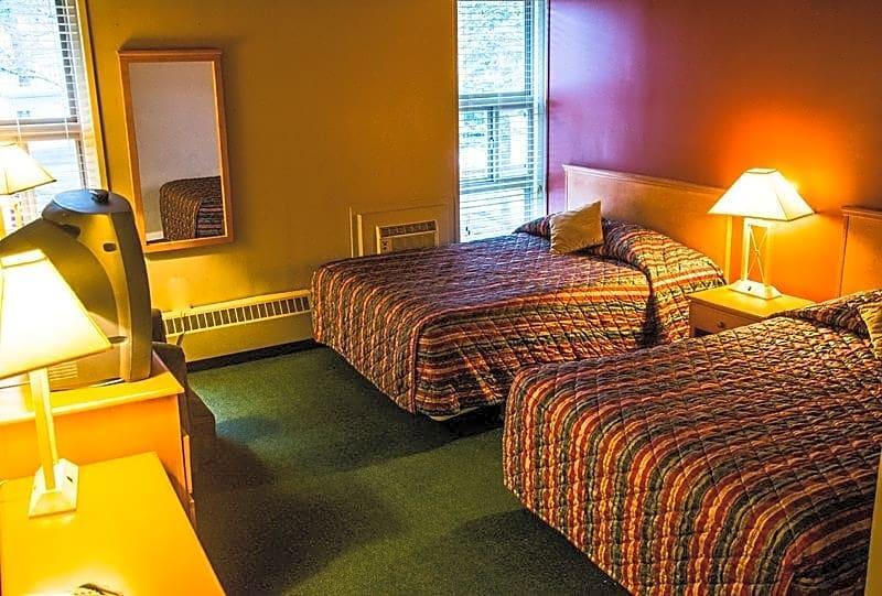Grizz Hotel Revelstoke Eksteriør billede