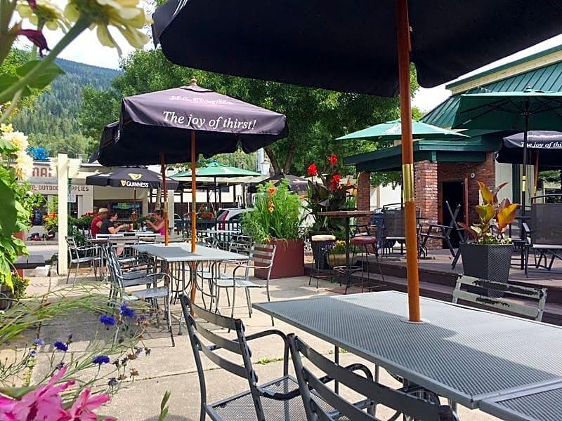 Grizz Hotel Revelstoke Eksteriør billede