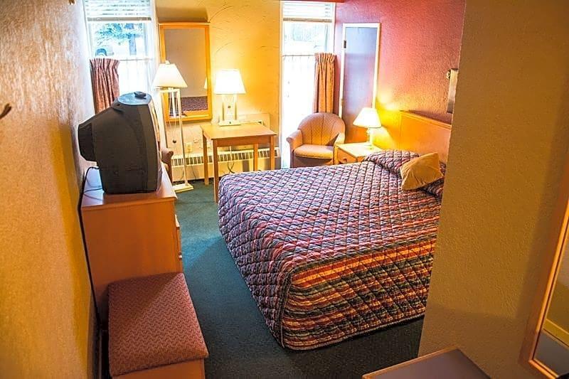 Grizz Hotel Revelstoke Eksteriør billede
