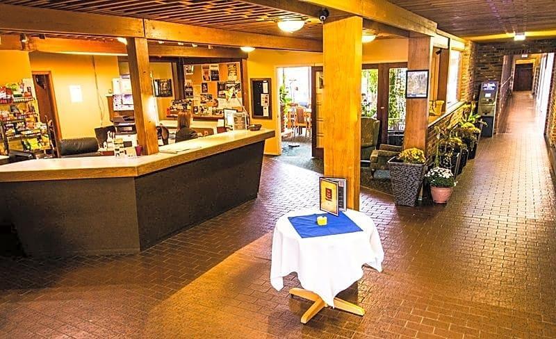 Grizz Hotel Revelstoke Eksteriør billede
