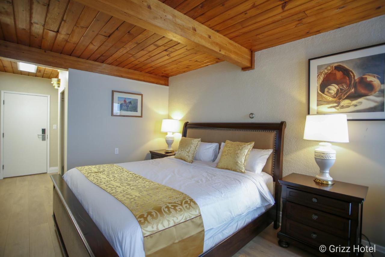 Grizz Hotel Revelstoke Eksteriør billede