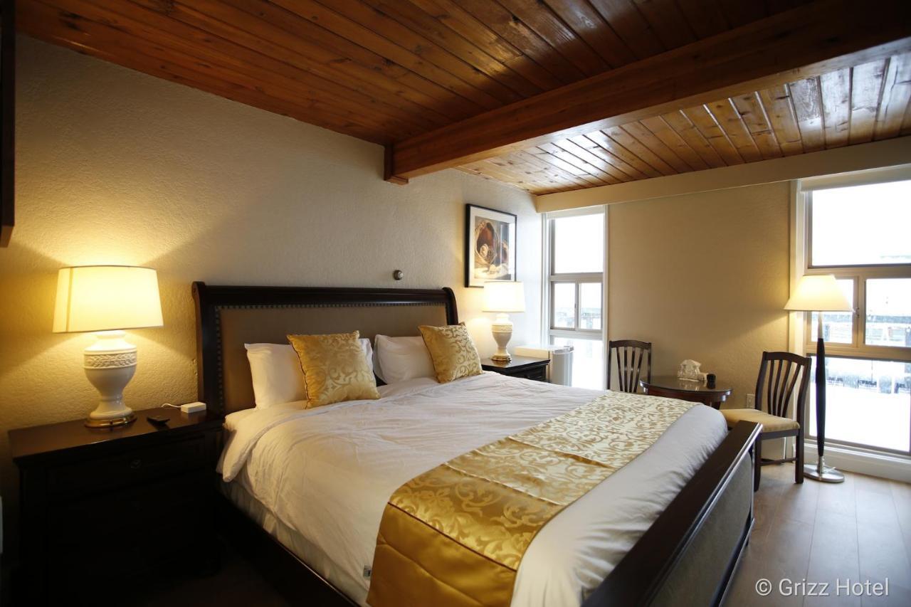 Grizz Hotel Revelstoke Eksteriør billede