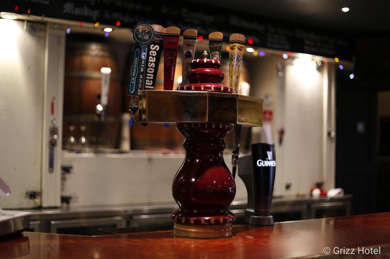 Grizz Hotel Revelstoke Eksteriør billede