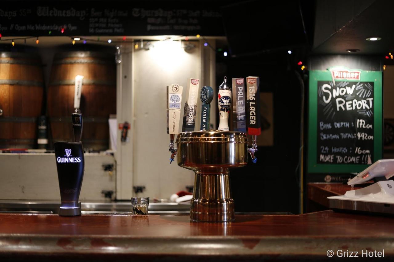 Grizz Hotel Revelstoke Eksteriør billede